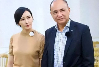 47岁胡静时隔九年在不丹庆生！扎双马尾似少女