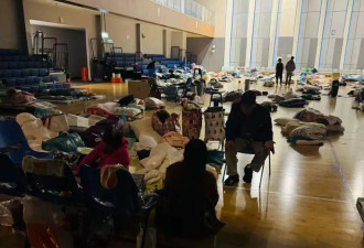 香港灾民入住安置房，许多老人舍不得离开宏福苑
