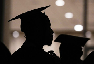 民调：花4年读大学 63%美国人直言“不值得”