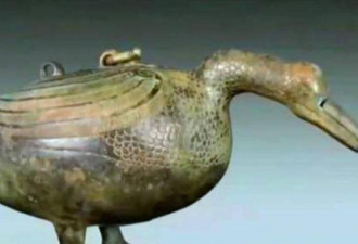 花40万买“鸭子”遭疑假货 鉴宝专家：你先站稳