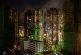 宏福苑大火调查:港府称建筑外墙棚网不符合阻燃标准