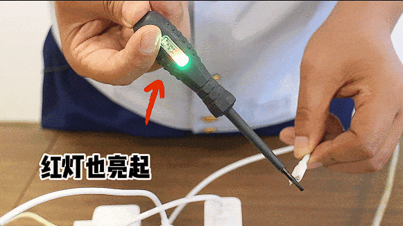 转发提醒！这个给手机充电的坏习惯，真的很危险→