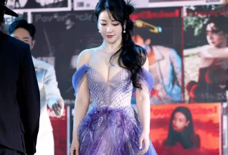 50岁"不老女神"陈紫函亮相红毯，珠圆玉润，风姿绰约