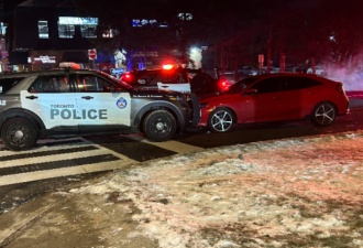 多伦多发生入室抢劫案：劫匪驾被盗车与警车相撞弃车逃跑时被捕