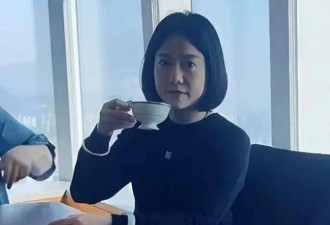 杨振宁逝世后翁帆首度参加活动 翁母陪同心事重重