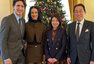 杜鲁多带"伴侣"水果姐与日本前首相同框吃饭，这画风...