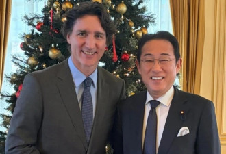 杜鲁多带"伴侣"水果姐与日本前首相同框吃饭，这画风...