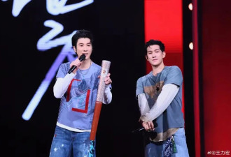 38岁李治廷疑似当爹，混血老婆五大三粗很魁梧，抽烟的模样像老手