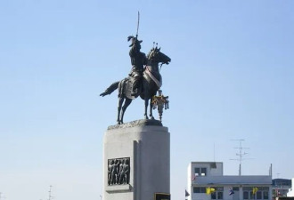 他是中国移民之子，却在海外称王