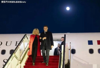 72岁布里吉特穿红衣容光焕发，配高跟鞋状态好，与马克龙同框好甜