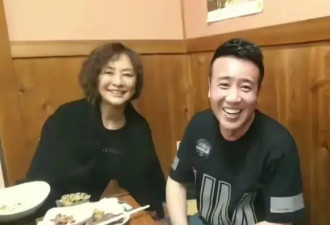 王宝强于和伟私下饭局照曝出，喝嗨比耶