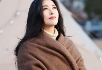 朱珠的风情万种刻在骨子里，迷人的气质更体现在穿搭上！