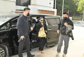 张柏芝全黑造型现身法院 因被前经理人控告违约