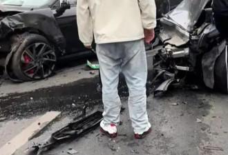 江西一特斯拉撞穿护栏又撞对面车辆,现场一片狼藉