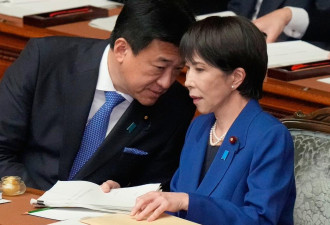 日本官房长官：高度关注中国在东亚海域军事活动