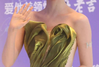 尖叫之夜红毯生图来了！林允摔倒，赵晴瘦成了纸片人