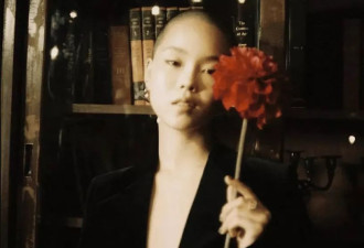20岁女偶像切除胸部惹争议！前后对比强烈