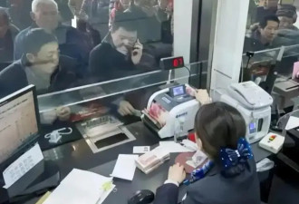 银行人守着332万亿存款，几乎愁白了头