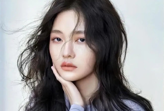 大S女儿暴风式抽高，已经和奶奶齐平了，背影和妈妈宛若一个人