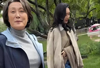 王鸥和妈妈牵着女儿散步,女儿黄头发小眼睛