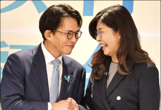 火中取栗！逢台必反 逢中必“舔”
