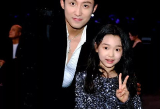 董璇女儿小酒窝晒17张与明星合影，成尖叫之夜团宠