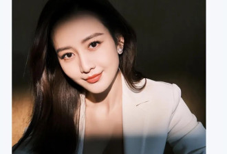 王鸥跟女儿散步，母亲一起同行，祖孙三代好温馨！