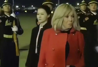 中国最美女保镖保护马克龙夫人 眼神犀利如飞刀引关注