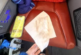 “就是脏不是掉色”，网友称高价买高铁商务座一擦全是黑印