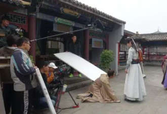 中国短剧流水线揭秘：宽松审核下的速度与豪赌