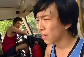 黄渤一家3口在逛街！小欧身材苗条似少女