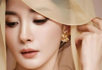 杨幂金色女神，白鹿三套造型，张凌赫贵公子风全都亮相同一红毯！