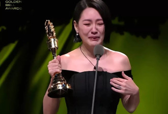 S妈手捧金钟奖落泪！家中大S遗像疑曝光