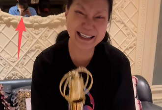 S妈手捧金钟奖落泪！家中大S遗像疑曝光