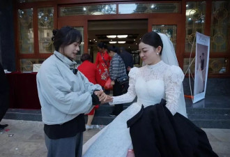 每年“蹭”近百场婚宴 收养126只流浪猫狗 她回应质疑