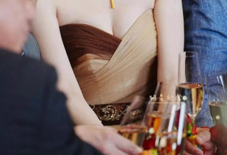 王楚然大胆提胸拽衣服动作豪放!魔鬼身材性感火辣