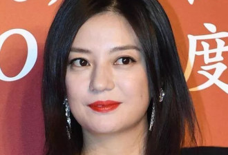 面相又变了！赵薇广东吃饭，又老又瘦没架子