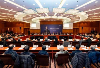 翁帆追忆杨振宁“很喜欢走路、制作小电影...”