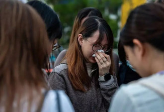 香港宏福苑大火已被扑灭，但漫长的哀伤才刚刚开始