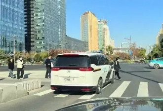 河南警车在杭州闯红灯 是否执行紧急公务应说清楚