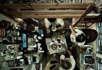 30万香港人：四口人住7平米，围在马桶边吃饭