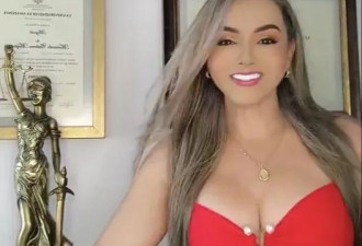 全球最性感法官，“穿着不当”被处分，惹争议