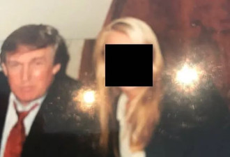 爱泼斯坦新照曝光！特朗普被六女围绕