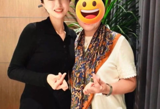 董璇一家三口与友人聚会，张维伊搂抱老婆秀足恩爱