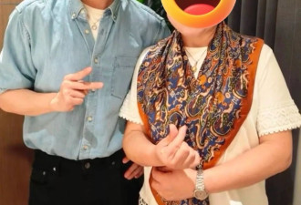 董璇一家三口与友人聚会，张维伊搂抱老婆秀足恩爱