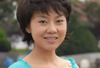 54岁闫妮现状让人心酸，脸垮嘴斜，又普又老