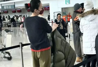 55岁王菲登机安检照疯传！素颜状态惊艳