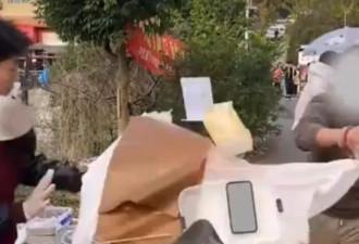 中国全网怒了！学生摆摊竟被商贩掀翻摊位