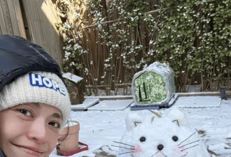 姚晨母子堆雪人，12岁儿子越来越帅