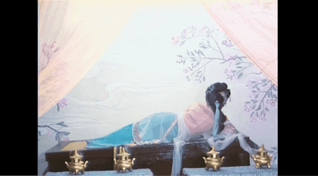 一代美人离去，古今多少事，都付笑谈中…